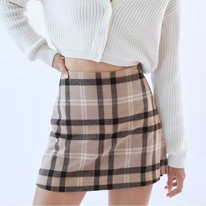 Aritzia Wilfred Classic Mini Skirt in Constant Camel/Black Plaid Check size US 6